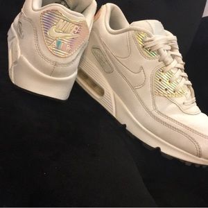 White nike air max 90